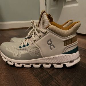 On cloud hi edge sneakers never worn size 8 men
